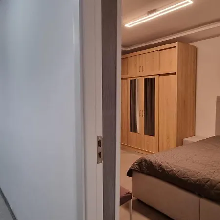 1 Room Apartment Plopeni Exterior photo
